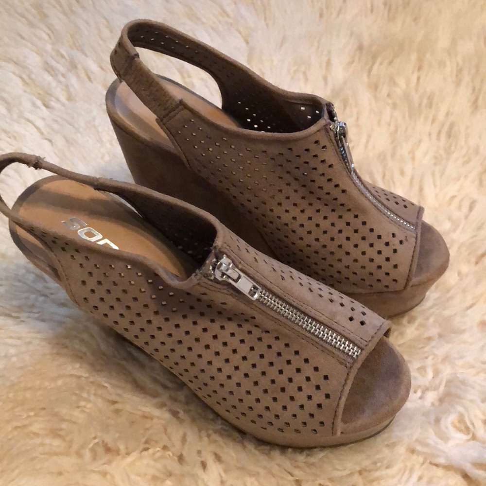 Nude Wedges - image 1